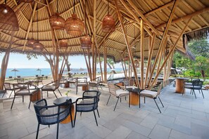 Poolside bar - eL Hotel & Resort Bali Sanur (Denpasar)