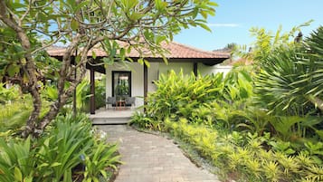 Cottage | Garden view