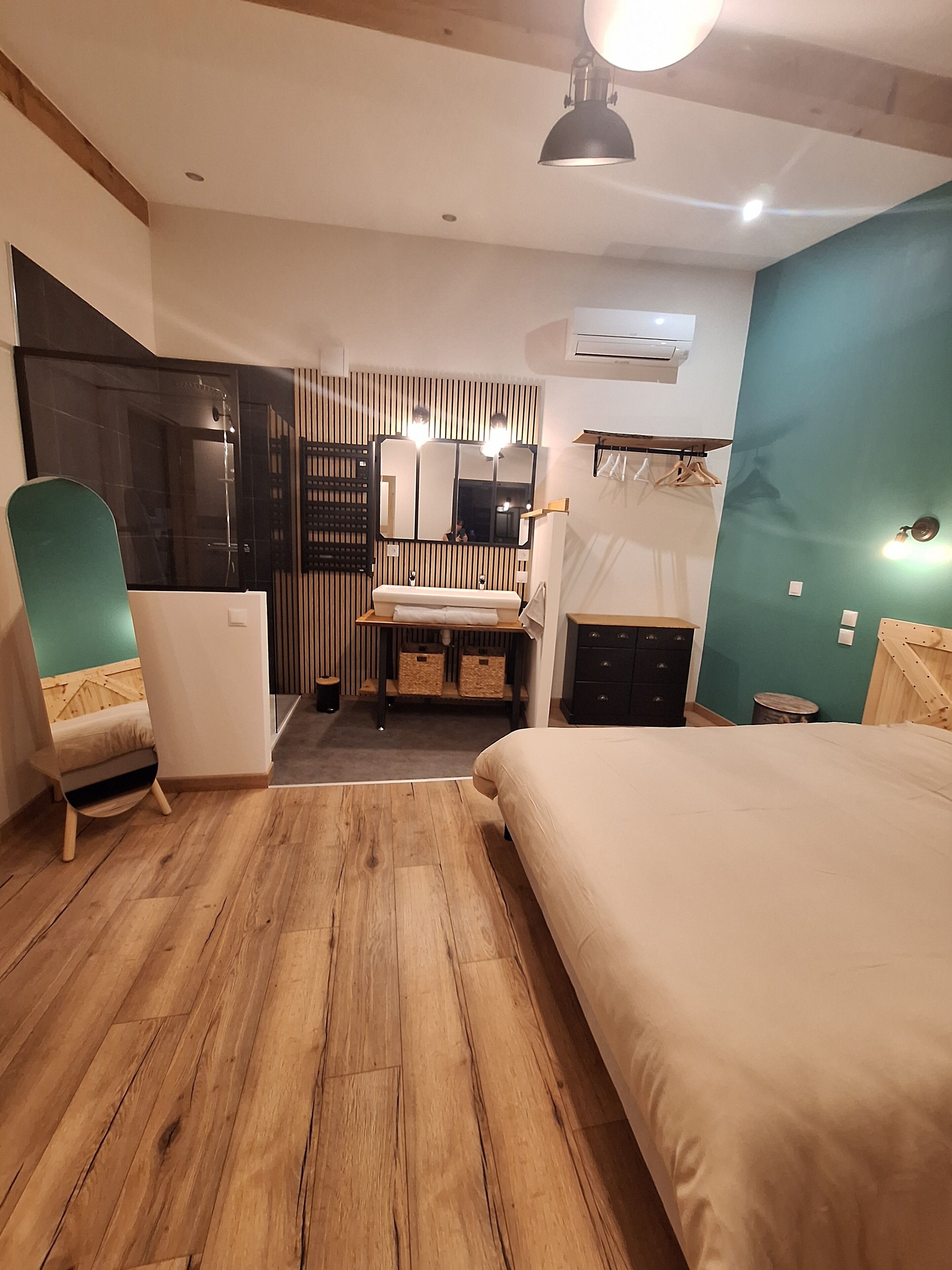 2 bedrooms, WiFi, bed sheets