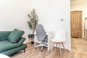 Basic Apartment | Living room - Lovely Apartment Steps from Schonbrunn (Vienna)