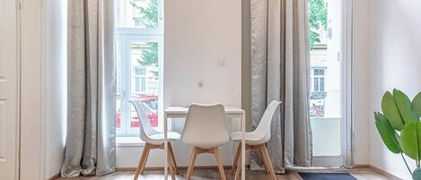 Eenvoudig appartement | Woonkamer