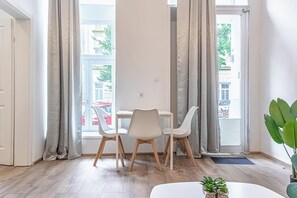 Basic Apartment | Living room - Lovely Apartment Steps from Schonbrunn (Vienna)