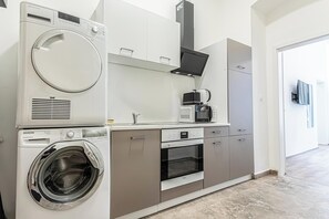 Basic Apartment | Dapur peribadi | Ketuhar gelombang mikro, ketuhar, dapur 