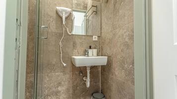 Basic Apartment | Bathroom | Shower, free toiletries, hair dryer, towels