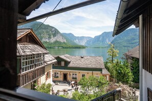 A traditional chalet-style building with a view of a lake and mountains. - Lakeview Apartments (Hallstatt)