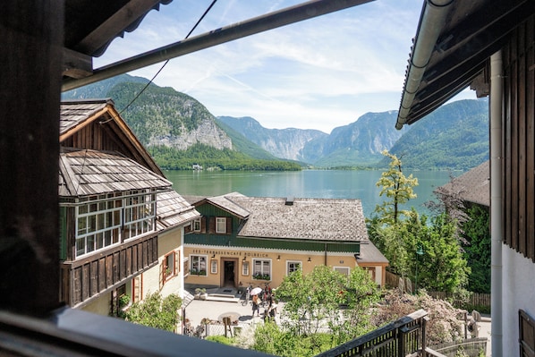 Leilighet – comfort, utsikt mot innsjø | Oppholdsområde | Leker