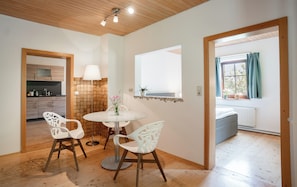 Classic-Apartment, eingeschränkter Seeblick | Kostenloses WLAN