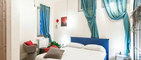 Iron/ironing board, free WiFi, bed sheets