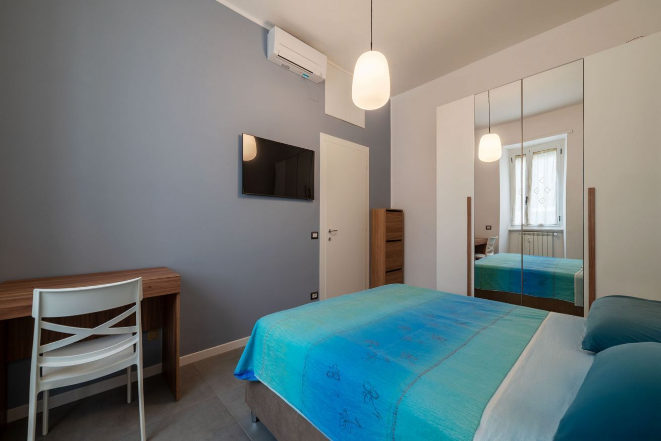 2 bedrooms, desk, iron/ironing board