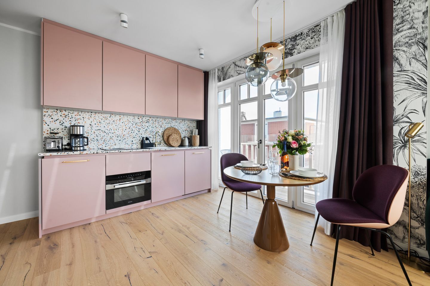 ثلاجة، ميكروويف، فرن، موقد طهي مسطح