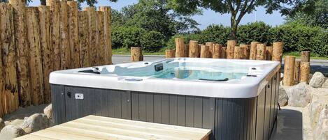 Bain à remous extérieur