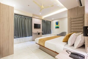 Een strijkplank/strijkijzer, wifi, beddengoed