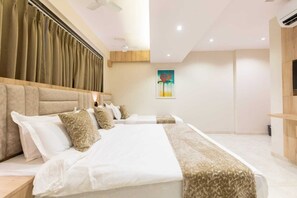 3 bedrooms, iron/ironing board, WiFi, bed sheets - Signature Suite Elegant 3-Bedroom Suites /w Modern Amenity & Prime Connectivity. (Mumbai)