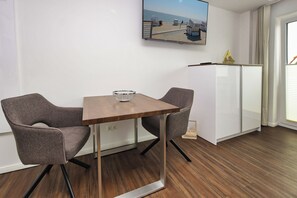 Dining - Inselzeit apartment 4<br>Cozy apartment with balcony and access to the sea time (Büsum)