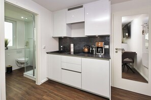 Fridge, microwave, stovetop, coffee/tea maker - Inselzeit apartment 4<br>Cozy apartment with balcony and access to the sea time (Büsum)