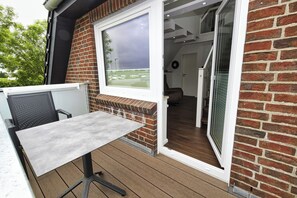 Outdoor dining - Island time apartment 5<br>Fantastic maisonette apartment with access to sea time (Büsum)