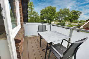 Outdoor dining - Island time apartment 6<br>Fantastic maisonette apartment and entrance to the sea time (Büsum)