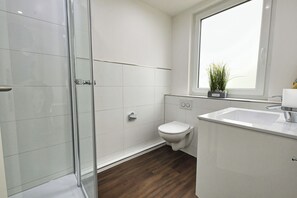 Bathroom - Island time apartment 6<br>Fantastic maisonette apartment and entrance to the sea time (Büsum)