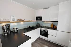 Coffee/tea maker, fridge, microwave, oven - Island Feeling Apartment 2 (Büsum)