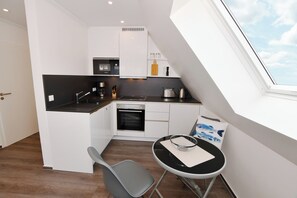 Fridge, microwave, oven, stovetop - Island Feeling Apartment 3 (Büsum)