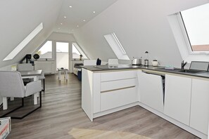 Fridge, microwave, oven, stovetop - Island Feeling Penthouse (Büsum)