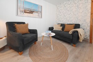 TV, stereo - Noah's Ark - House by the sea<br>Apartment Beach (Büsum)