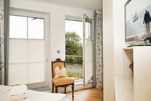 1 bedroom, travel cot, free WiFi - Apartment "Küstenlicht" with swimming pool (Büsum)