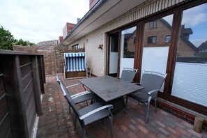 Outdoor dining - Hoernem Stuuv - 2-room first floor apartment in Hoernem Hüs, close to the beach with (Hörnum (Sylt))