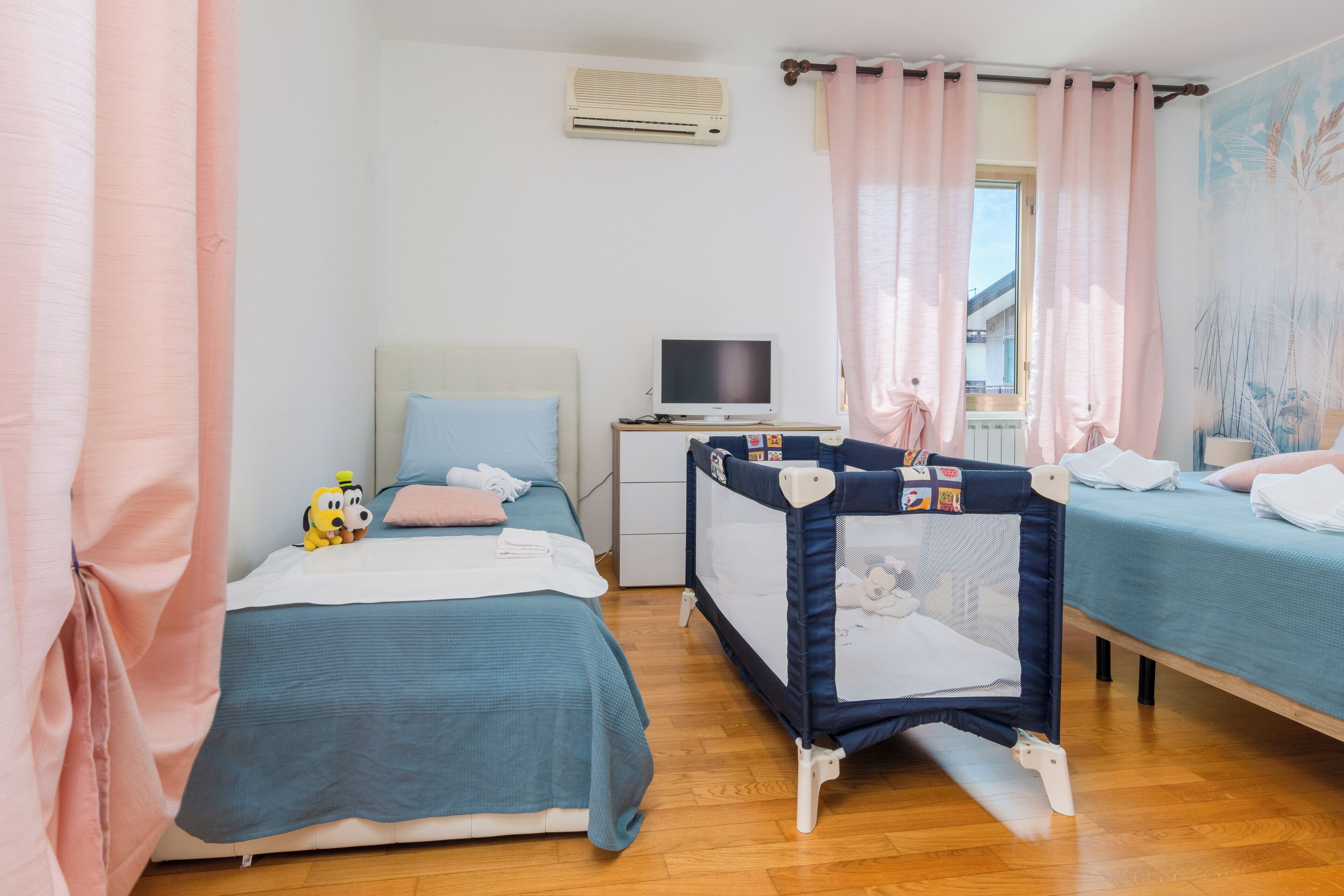 3 bedrooms, iron/ironing board, free WiFi, bed sheets