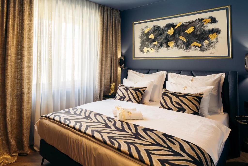 Chambre Double, salle de bains privée, vue ville | Coffres-forts dans les chambres, bureau