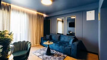 Deluxe Suite, Balcony, Sea View | Living area