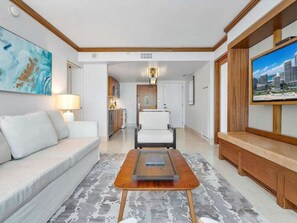 Smart TV, fireplace