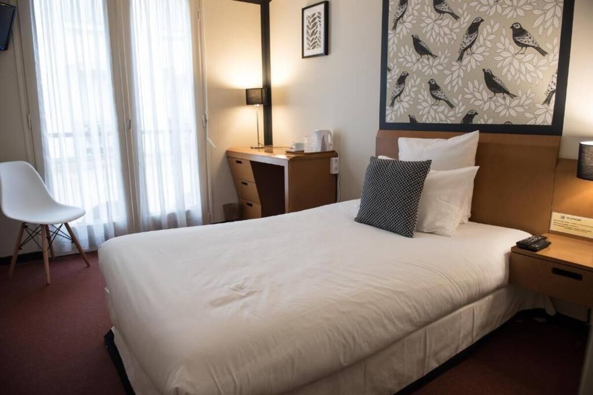 Single Room | Desk, laptop workspace, iron/ironing board, free WiFi