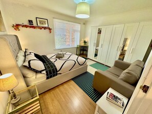 2 bedrooms, desk, iron/ironing board, WiFi