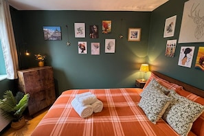 1 Schlafzimmer, Schreibtisch, Bügeleisen/Bügelbrett, Reisekinderbett