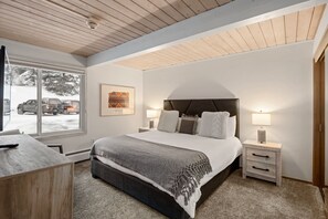 3 chambres, bureau, fer et planche à repasser, lit parapluie