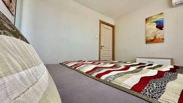 Economy-Apartment, Balkon, Poolblick | Bügeleisen/Bügelbrett