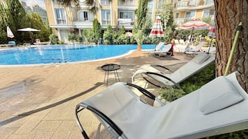 Seasonal outdoor pool