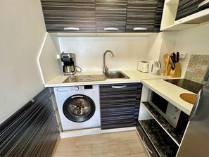 Economy Apartment, Balcony, Pool View | Private kitchenette | Electric kettle - Menada Messembria Palace Apartments (Sunny Beach)