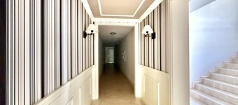 Menada 梅塞姆布里亚宫公寓  