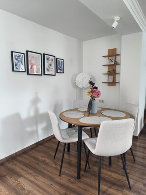 Dining - New! Apartment am Schloss|Free WLAN (Glauchau)