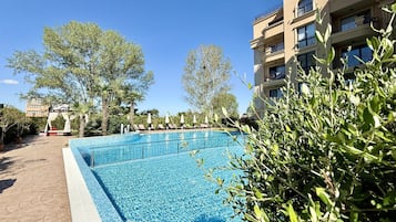 Piscina externa sazonal