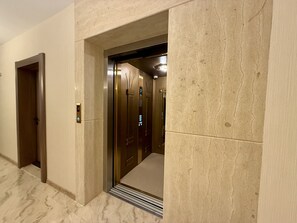 Lift - Menada Aphrodite Green Apartments (Sunny Beach)