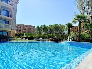 Seasonal outdoor pool - Menada Aphrodite Green Apartments (Sunny Beach)