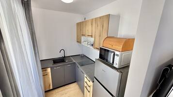 Standard Studio, Balcony, City View | Microwave