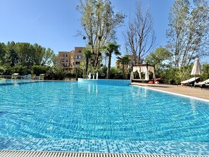 Seasonal outdoor pool - Menada Aphrodite Green Apartments (Sunny Beach)