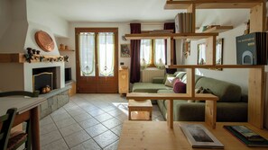 Apartment (1 Bedroom) | Living area | TV - Meralda 4B Camoscio (Valfurva)