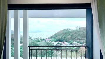 Deluxe Double Room, Ocean View | Desk, laptop workspace, free WiFi