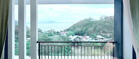 Deluxe Double Room, Ocean View | Desk, laptop workspace, free WiFi