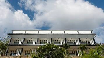 Deluxe Double Room, Ocean View | Desk, laptop workspace, free WiFi